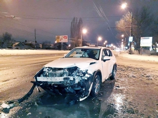 В Тольятти ночью столкнулись две иномарки 