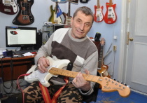 Геннадий Усов - самый известный коллекционер гитар в Иркутске