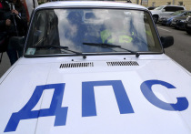 В Москве сотрудник ГАИ с риском для жизни задержал нарушителя — по информации журналистов, он уловил исходящий от водителя запах алкоголя
