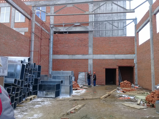 В Ивановских двориках ударными темпами строят новую школу