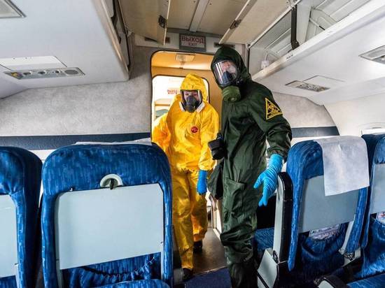 В Казани прошли учения по ликвидации на борту самолета очага инфекционного заболевания