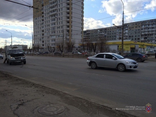 В ДТП на севере Волгограда пострадало два человека