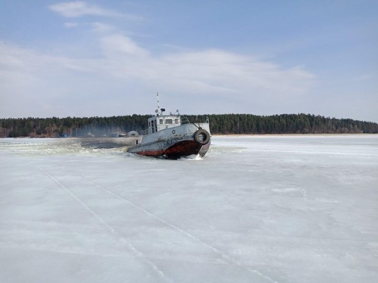 В Тверской области начали пробивать трассу во льду
