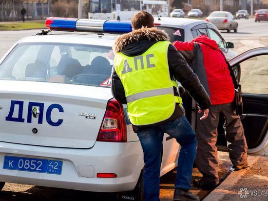 818 водителей из Кемерова получили штраф за грязные номера 