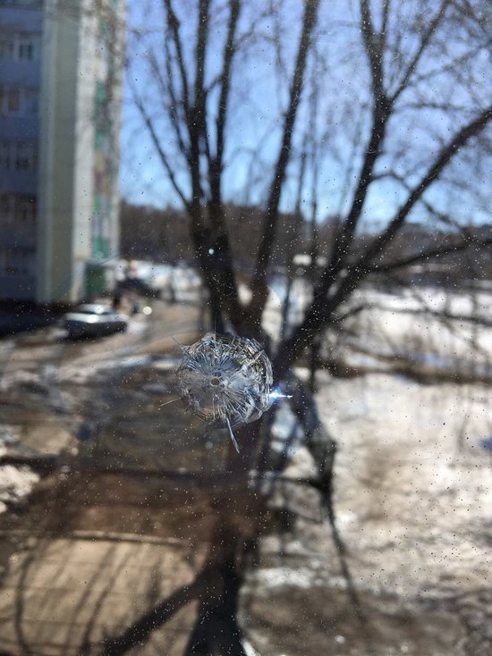 В Набережных Челнах стреляли по окнам школы В Набережных Челнах стреляли по окнам школы