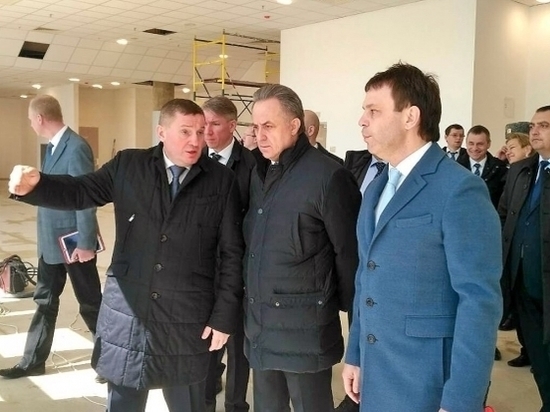 Андрей Бочаров и Виталий Мутко проинспектировали обновление волгоградского аэропорта