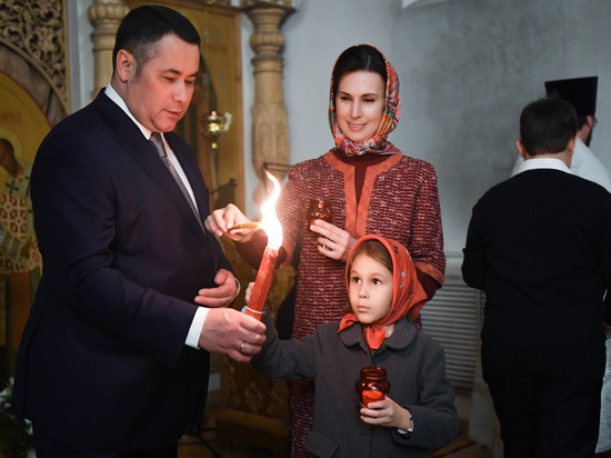 Губернатор Тверской области встретил праздник Пасхи в Воскресенском кафедральном соборе