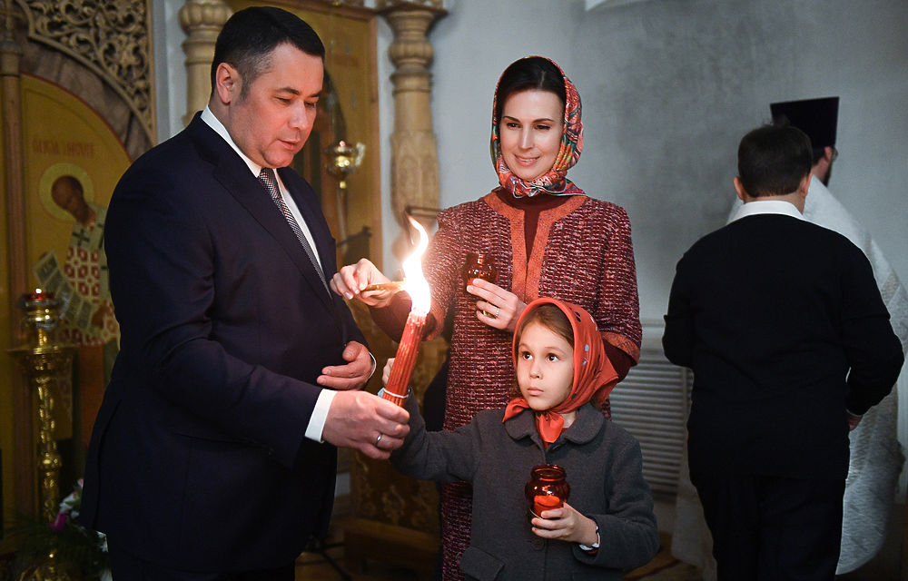 Губернатор игорь Руденя с семьёй и прихожанами встретил Светлую Пасху в Воскресенском кафедральном соборе
