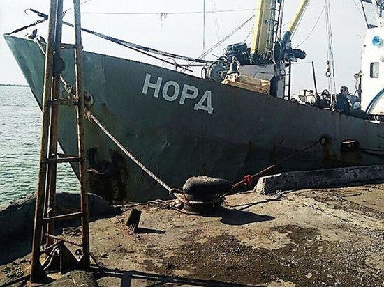 Моряки сейнера пытались попасть на территорию Крымского полуострова через пропускной пункт "Чонгар" в Херсонской области