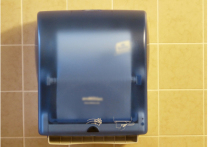 Группа американских исследователей, представляющих Университет Коннектикута, пришла к выводу, что в сушилках для рук, расположенных в общественных туалетах, содержится множество бактерий, некоторые из которых могут быть вредны для человека