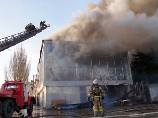 Пожар в здании возле ТРК «Звезда» в Самаре локализовали к половине девятого вечера 