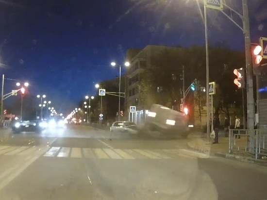 ДТП на улице Краснодонцев в Нижнем Новгороде попало на видео