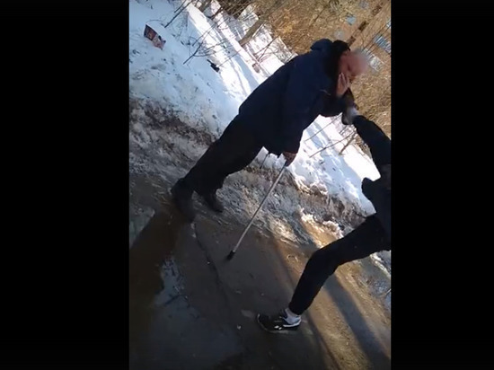 В Кирово-Чепецке подростки избили старика с клюкой и выложили видео в сеть