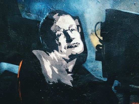 Граффити со Стивеном Хокингом появилось в Петербурге