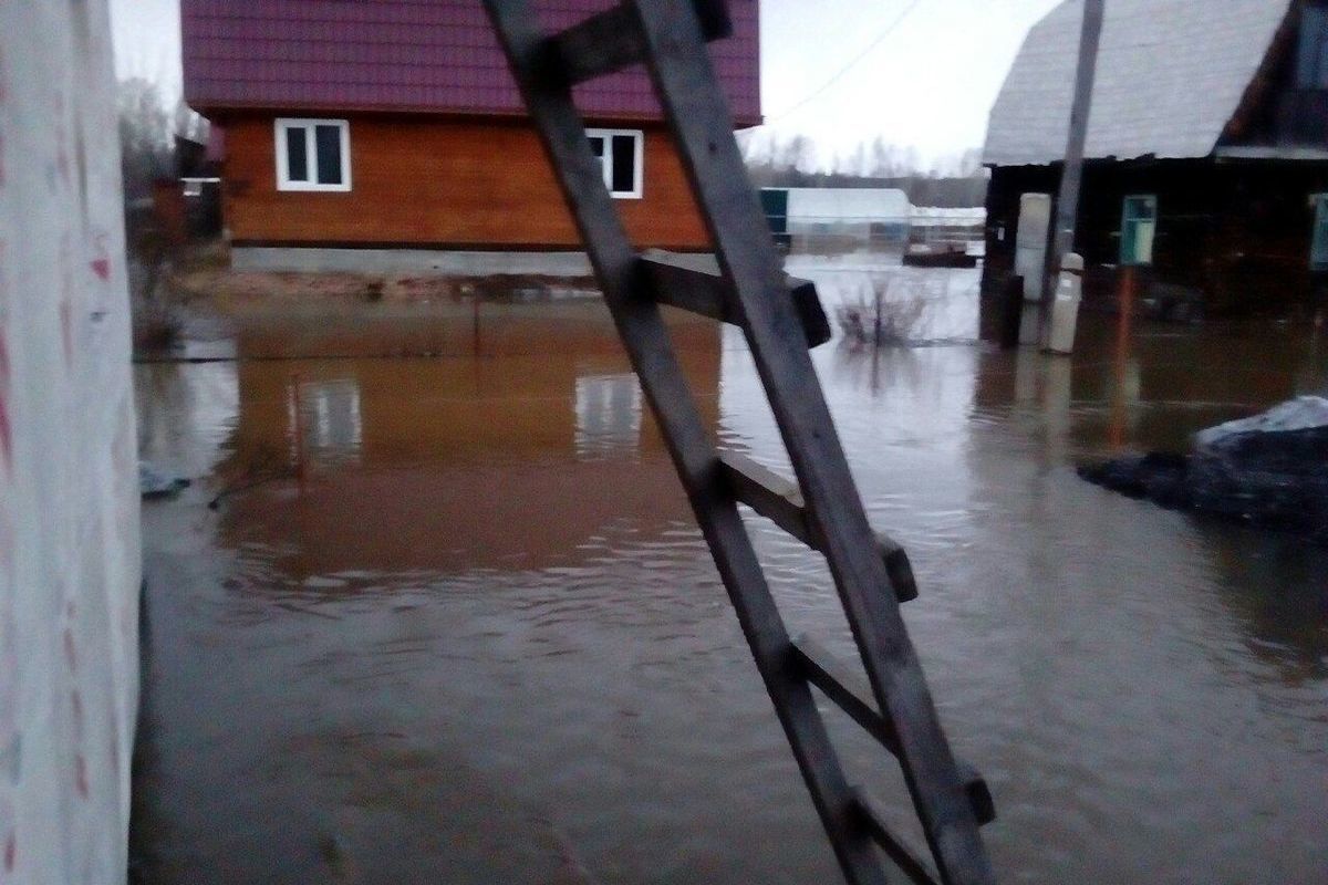 Кемеровская область наводнение. Калтан Кемеровская наводнение. Калтан наводнение 2004. Наводнение в Кемеровской области в 2004. 2004 Год. Паводок на юге Кемеровской области.