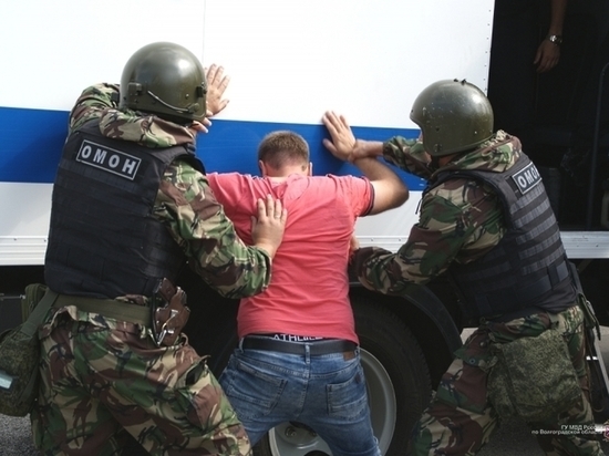 Участники сделки с оружием в Волгоградской области попали в руки закона