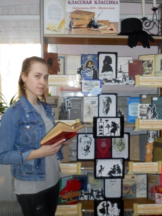 Симферопольские библиотекари организовали выставку-инсталляцию "Классная классика"