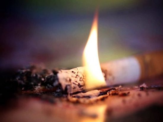 Причиной пожара в пятиэтажке Иркутска могла стать тлеющая сигарета