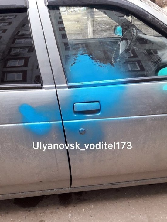 В Ульяновске 12 машин облили краской 