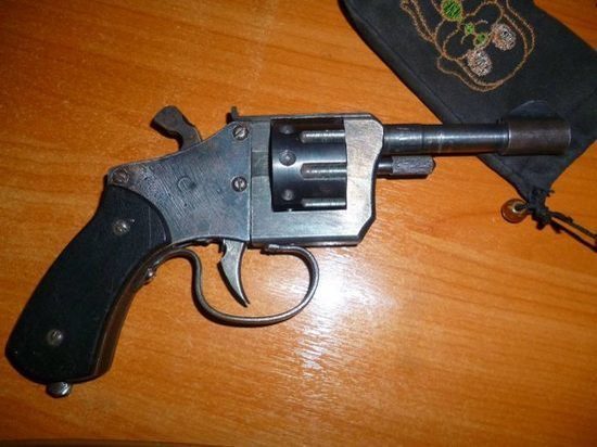 Шестизарядный револьвер похож на самодельное оружие