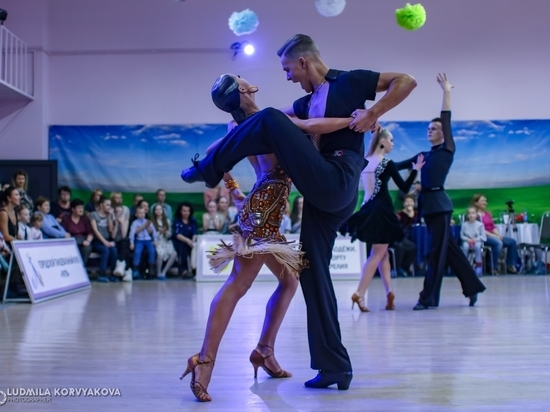 Вспышка страсти: Спортсмены-танцоры показали все эмоции на паркете в Петрозаводске