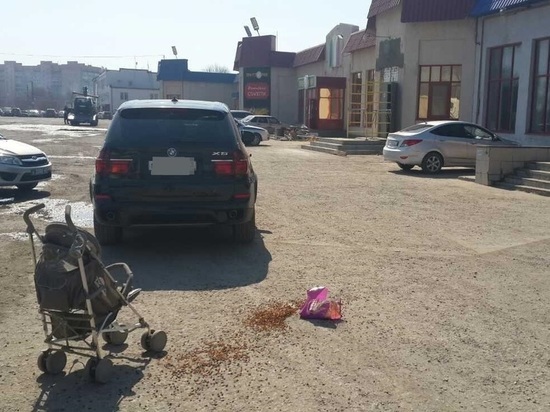 В Сызрани водитель на иномарке наехал на детскую коляску, пострадал 2-летний малыш 