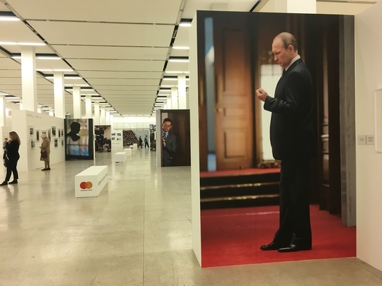 «Фотобиеннале-2018» стала отражением большой политики: Лукоморье, Путин и ядерное солнце «Фотобиеннале-2018» стала отражением большой политики: Лукоморье, Путин и ядерное солнце