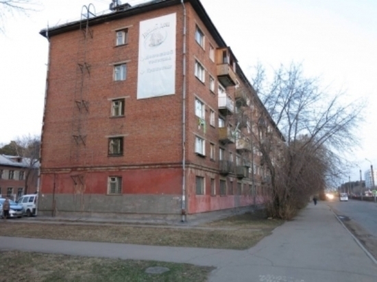 В Ангарске годовалый ребенок упал с пятого этажа В Ангарске годовалый ребенок упал с пятого этажа