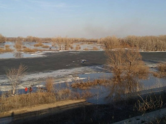 В Самаре в районе Кировского моста спасли попавшего в воду рыбака 