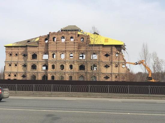 В Казани начался демонтаж здания университета Махариши