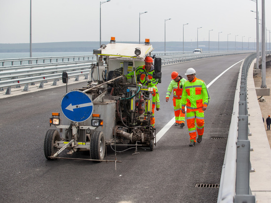 Строители Кpымского моста приступили к разметке дорожного полотна