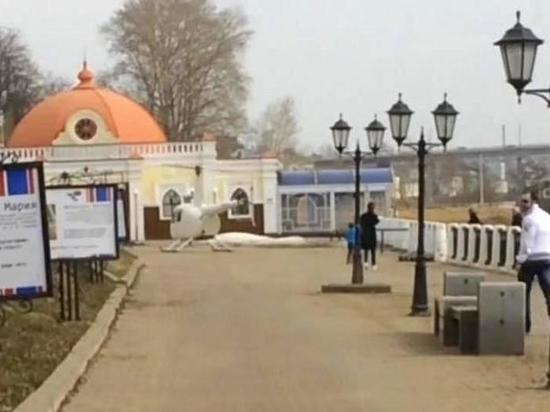 Вертолетом - в ресторан: предприниматель приземлился в пешеходной зоне Костромы