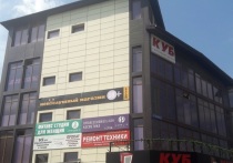 Так и остается не решенной судьба угловатого торгового центра на площади Куйбышева в Симферополе с говорящим названием «Куб»