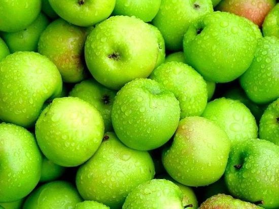 В Петербурге уничтожили 180 кг яблок и капусты из Польши 
