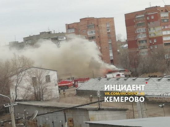 На территории старого ботанического сада в Кемерове произошел пожар