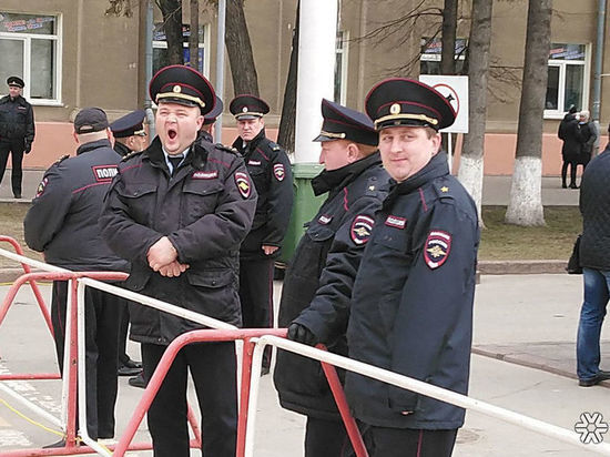Полицейские оцепили площадь Советов в Кемерова из-за угрозы несанкционированного митинга