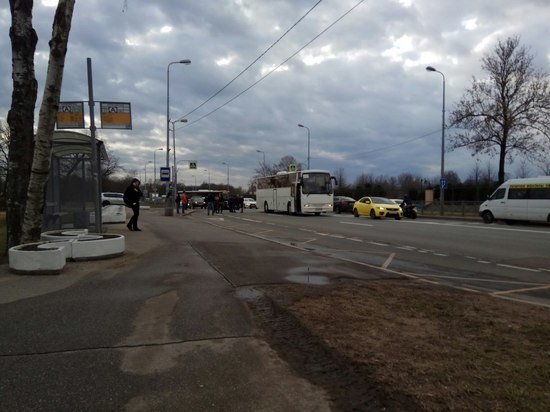 Девушка попала под автобус на Санкт-Петербургском шоссе