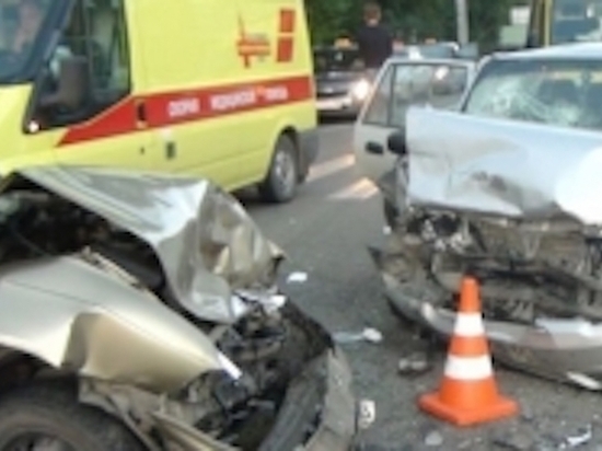 Крупная авария с участием пассажирского микроавтобуса произошла под Тулой 