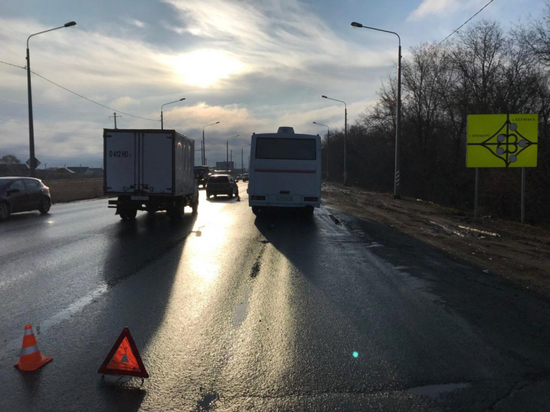 В Оренбурге иномарка протаранила автобус