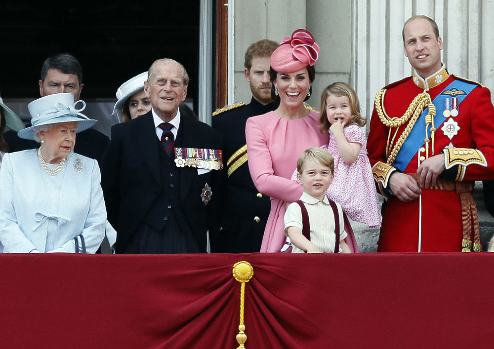 Кейт Миддлтон снова родила: счастье королевской семьи в фотографиях