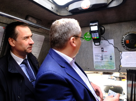 В Астрахани вводится безналичная оплата в общественном транспорте

