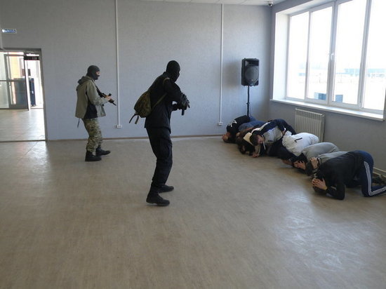 ФСБ обезвредила "террористов", захвативших заложников на тренировке в рамках ЧМ в Калуге 