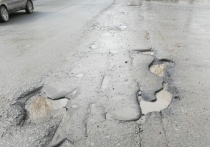Танк в помощь: почему на недавно отремонтированных дорогах много дефектов