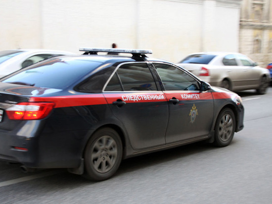 От женщины требовали признаться в убийстве соседа