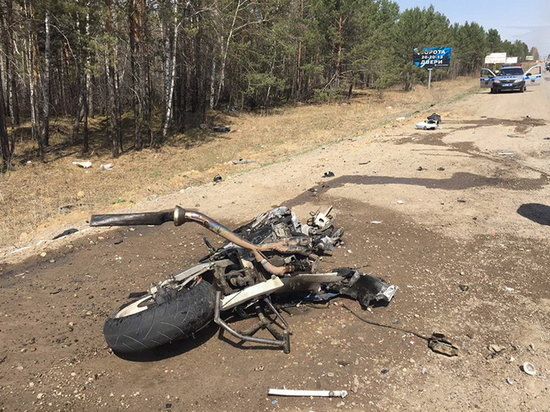 Под Иркутском погиб мотоциклист, оказавшийся между двумя большегрузами