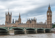 В британском парламенте в ближайшее время будет рассмотрен проект закона, который принудит «налоговые убежища», находящиеся под юрисдикцией королевства, раскрывать общественности личности людей, хранящих там свои активы, сообщает The Times