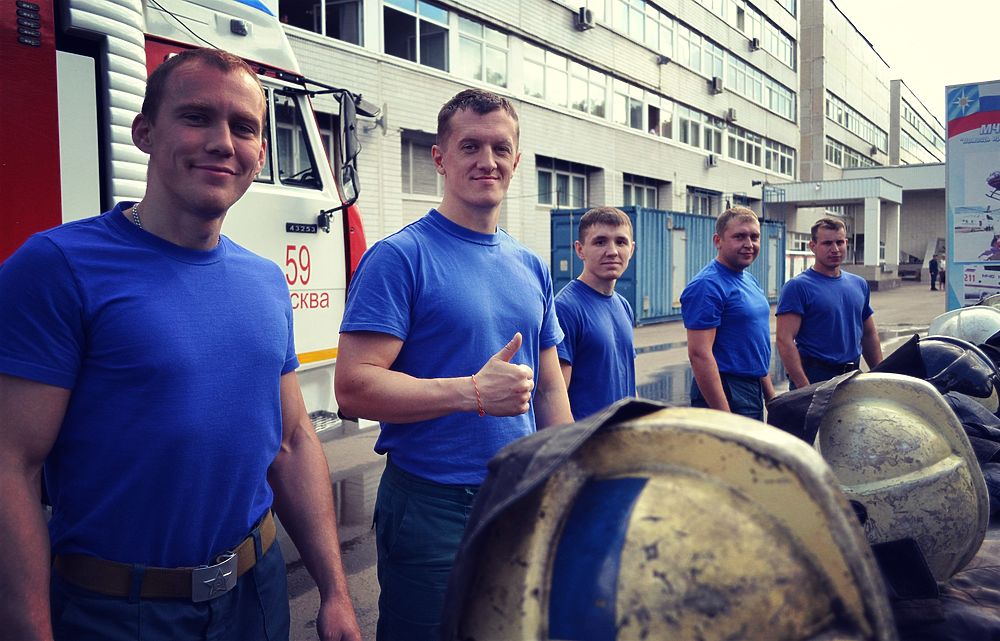 Примерили роль огнеборцев: в гостях у московских пожарных
