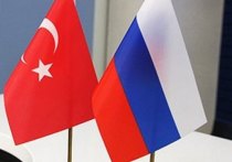 После некоего периода сложных и временами враждебных отношений связи России с южным соседом, членом НАТО – то есть с Турцией – снова налаживаются