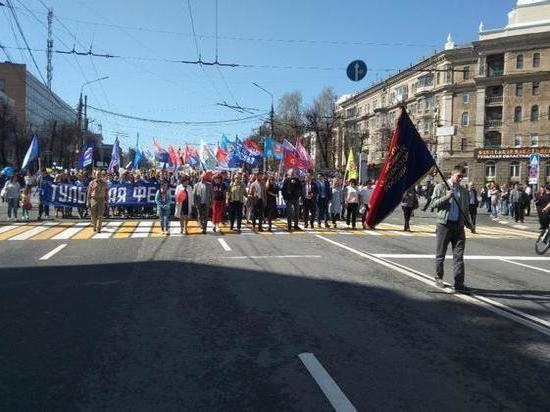 Тула 8 мая. 1 мая демонстрация тула. донецк россия. донецк наш россия. на первомайской демонстрации в рязани.
