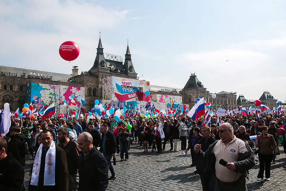 Многотысячная первомайская демонстрация завершилась в Москве